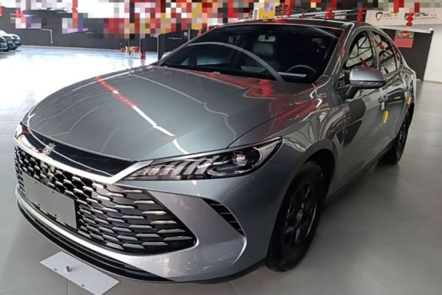 Używany BYD Qin PLUS 2025 DM-i Smart Drive 55KM Leading Model