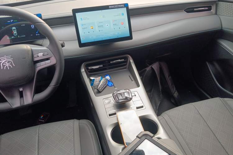 Used BYD Qin PLUS 2025 DM-i Smart Drive 55KM Leading Model Audio And AC Panel