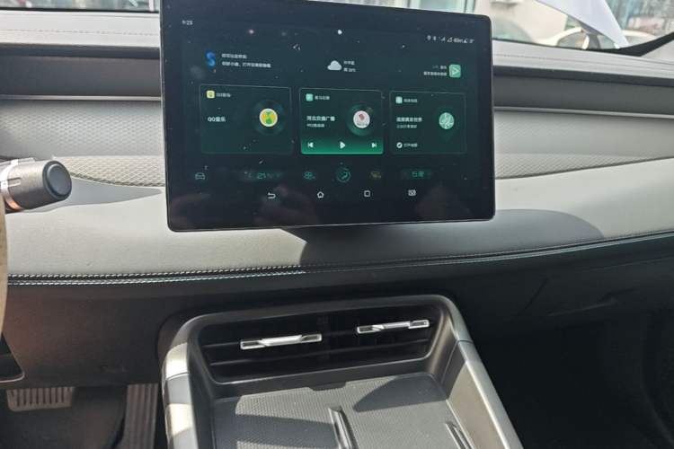 Used BYD Qin PLUS 2025 DM-i Smart Drive 55KM Leading Model Audio And AC Panel