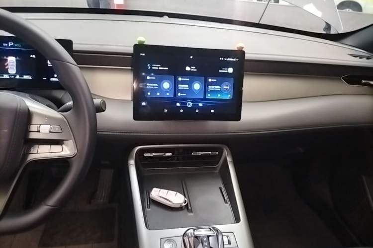 Used BYD Qin PLUS 2025 DM-i Smart Drive 55KM Leading Model Audio And AC Panel