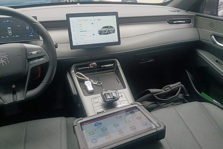 Used BYD Qin PLUS 2025 DM-i Smart Drive 55KM Leading Model Audio And AC Panel