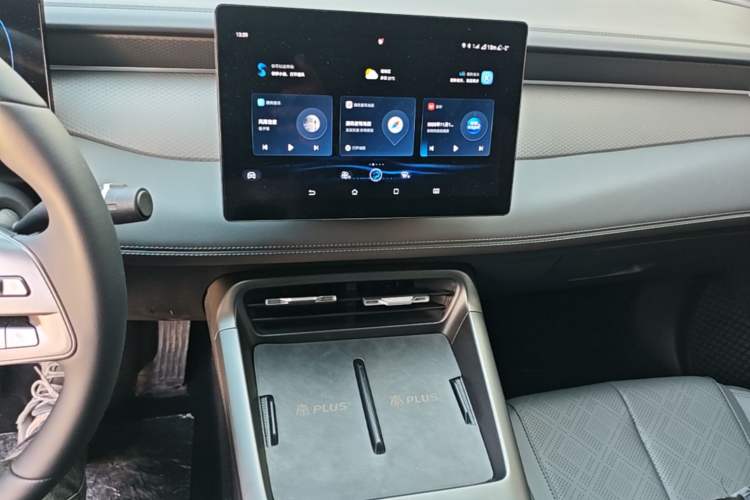 Used BYD Qin PLUS 2025 DM-i Smart Drive 55KM Leading Model Audio And AC Panel