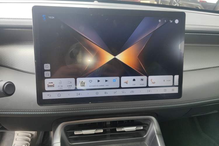 Used BYD Qin PLUS 2025 DM-i Smart Drive 120KM Superior Model Audio And AC Panel