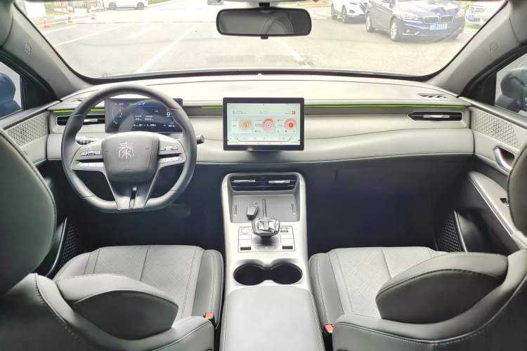 Used BYD Qin PLUS 2025 DM-i Smart Drive 55KM Leading Model Audio And AC Panel