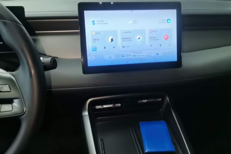 Used BYD Qin PLUS 2025 DM-i Smart Drive 55KM Leading Model Audio And AC Panel
