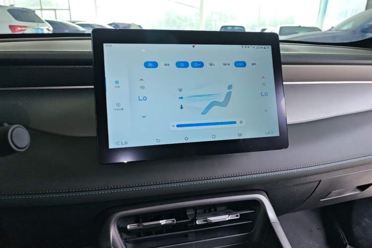 Used BYD Qin PLUS 2025 DM-i Smart Drive 55KM Leading Model Audio And AC Panel