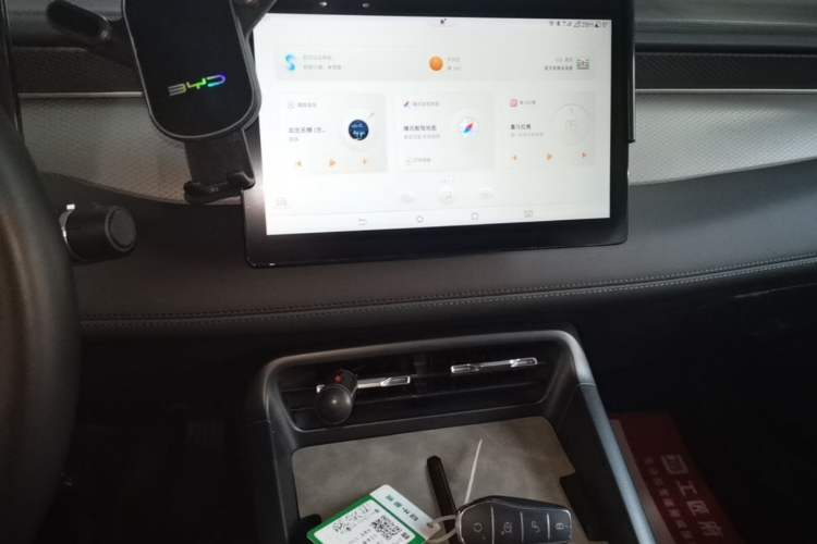 Used BYD Qin PLUS 2025 DM-i Smart Drive 55KM Leading Model Audio And AC Panel
