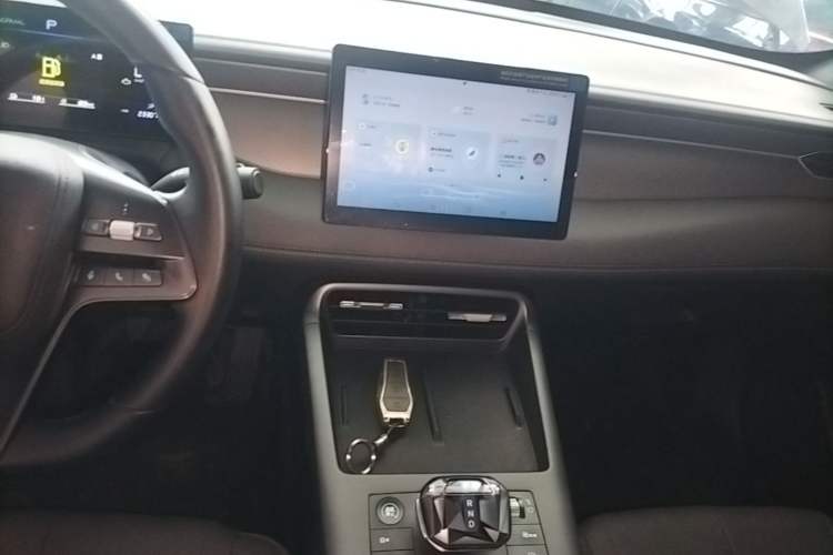 Used BYD Qin PLUS 2025 DM-i Smart Drive 55KM Leading Model Audio And AC Panel