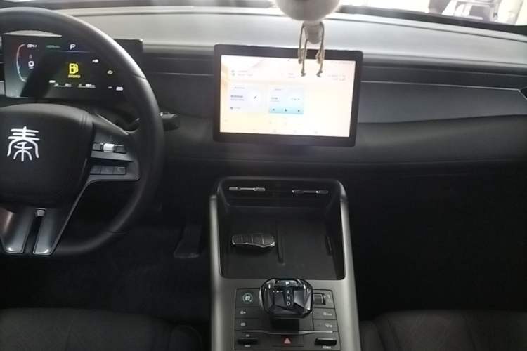 Used BYD Qin PLUS 2025 DM-i Smart Drive 55KM Leading Model Audio And AC Panel
