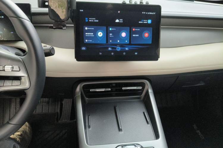 Used BYD Qin PLUS 2025 DM-i Smart Drive 55KM Leading Model Audio And AC Panel