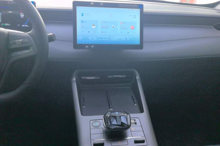 Used BYD Qin PLUS 2025 DM-i Smart Drive 55KM Leading Model Audio And AC Panel