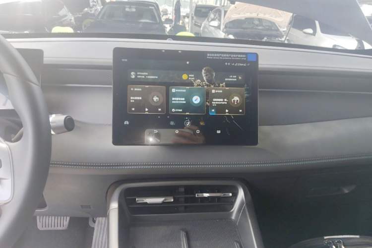 Used BYD Qin PLUS 2025 DM-i Smart Drive 55KM Leading Model Audio And AC Panel