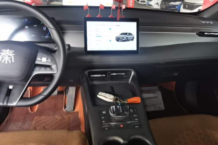 Used BYD Qin PLUS 2025 DM-i Smart Drive 55KM Leading Model Audio And AC Panel