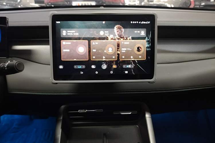 Used BYD Qin PLUS 2025 DM-i Smart Drive 55KM Leading Model Audio And AC Panel