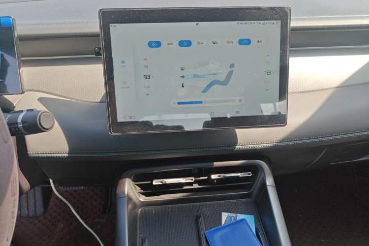 Used BYD Qin PLUS 2025 DM-i Smart Drive 55KM Leading Model Audio And AC Panel