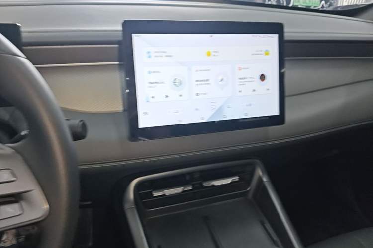 Used BYD Qin PLUS 2025 DM-i Smart Drive 55KM Leading Model Audio And AC Panel