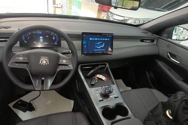 Used BYD Qin PLUS 2025 DM-i Smart Drive 55KM Leading Model Audio And AC Panel