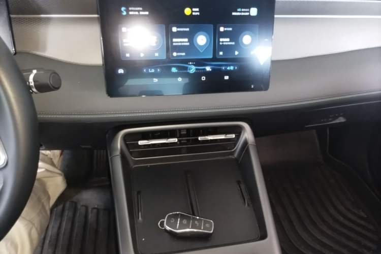 Used BYD Qin PLUS 2025 DM-i Smart Drive 55KM Leading Model Audio And AC Panel