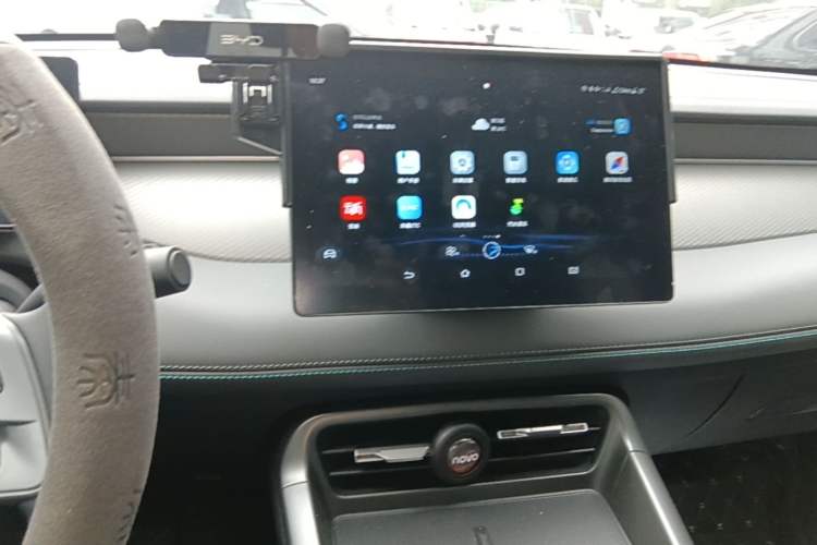 Used BYD Qin PLUS 2025 DM-i Smart Drive 55KM Leading Model Audio And AC Panel