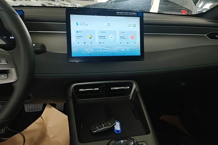 Used BYD Qin PLUS 2025 DM-i Smart Drive 55KM Leading Model Audio And AC Panel