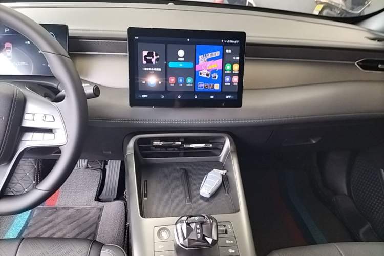 Used BYD Qin PLUS 2025 DM-i Smart Drive 55KM Leading Model Audio And AC Panel