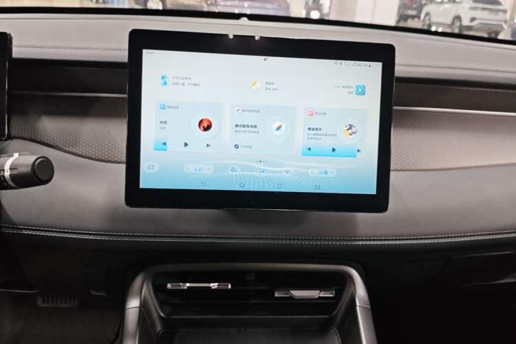 Used BYD Qin PLUS 2025 DM-i Smart Drive 55KM Leading Model Audio And AC Panel