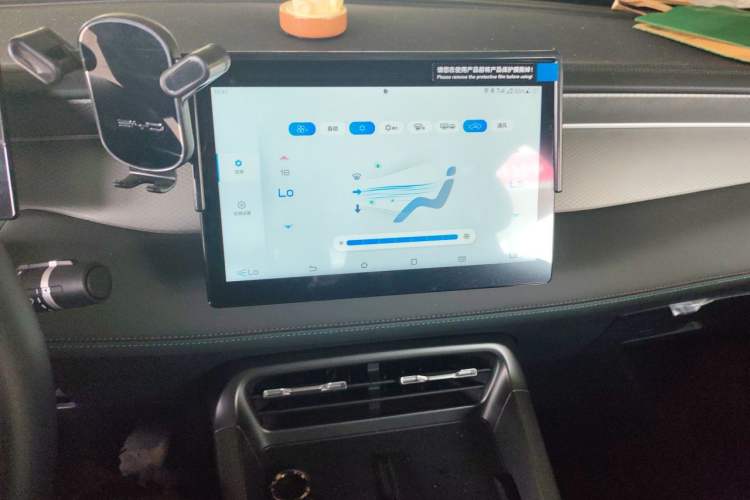 Used BYD Qin PLUS 2025 DM-i Smart Drive 55KM Leading Model Audio And AC Panel