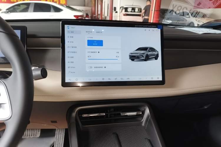 Used BYD Qin PLUS 2025 EV Smart Drive Edition 420KM Leading Model Audio And AC Panel