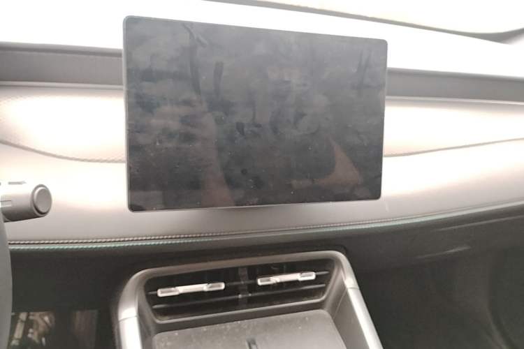 Used BYD Qin PLUS 2025 DM-i Smart Drive 55KM Leading Model Audio And AC Panel