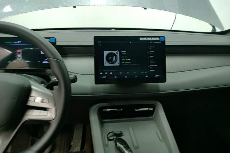 Used BYD Qin PLUS 2025 DM-i Smart Drive 55KM Leading Model Audio And AC Panel