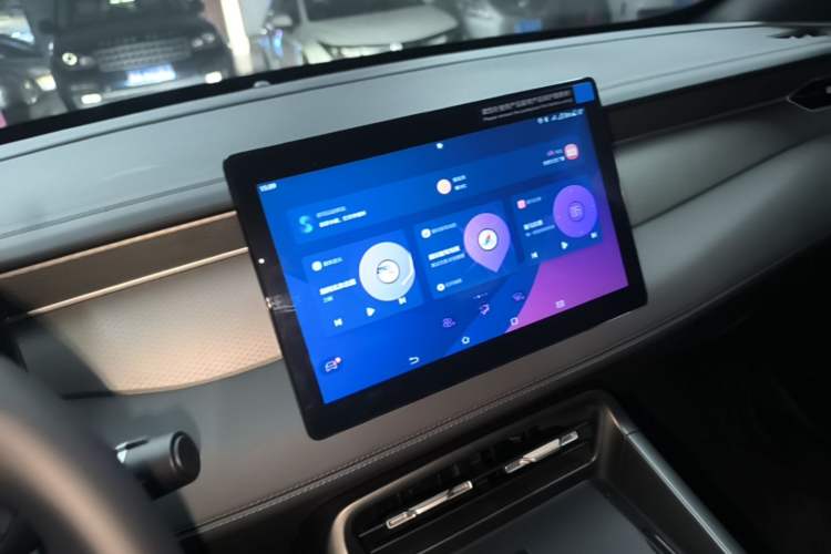 Used BYD Qin PLUS 2025 DM-i Smart Drive 55KM Leading Model Audio And AC Panel