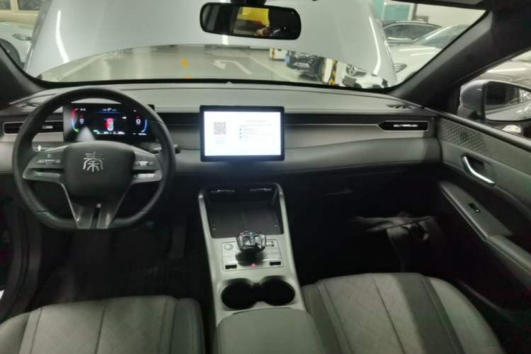 Used BYD Qin PLUS 2025 DM-i Smart Drive 55KM Leading Model Audio And AC Panel