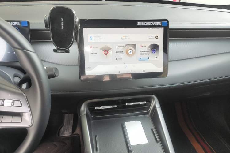 Used BYD Qin PLUS 2025 DM-i Smart Drive 55KM Leading Model Audio And AC Panel