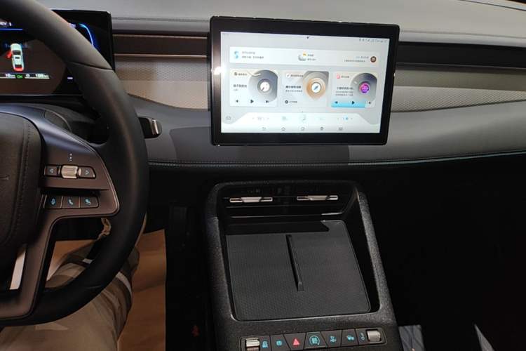Used BYD Qin PLUS  Audio And AC Panel
