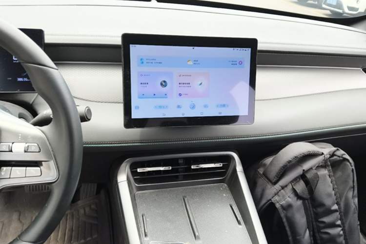 Used BYD Qin PLUS 2025 DM-i Smart Drive 55KM Leading Model Audio And AC Panel