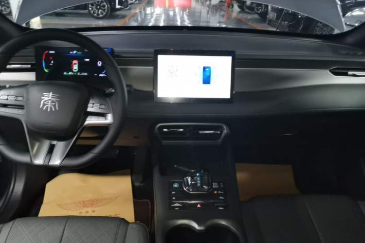 Used BYD Qin PLUS 2025 DM-i Smart Drive 55KM Leading Model Audio And AC Panel