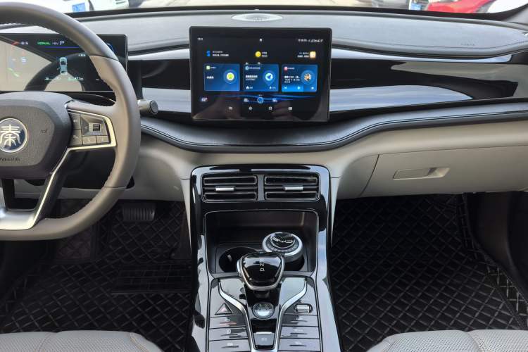 Used BYD Qin PLUS 2025 DM-i Smart Drive 55KM Leading Model Audio And AC Panel