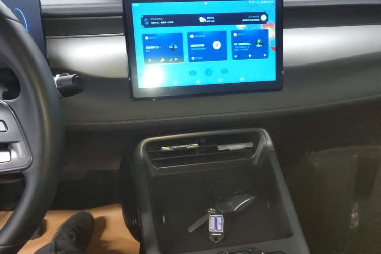 Used BYD Qin PLUS 2025 DM-i Smart Drive 55KM Leading Model Audio And AC Panel