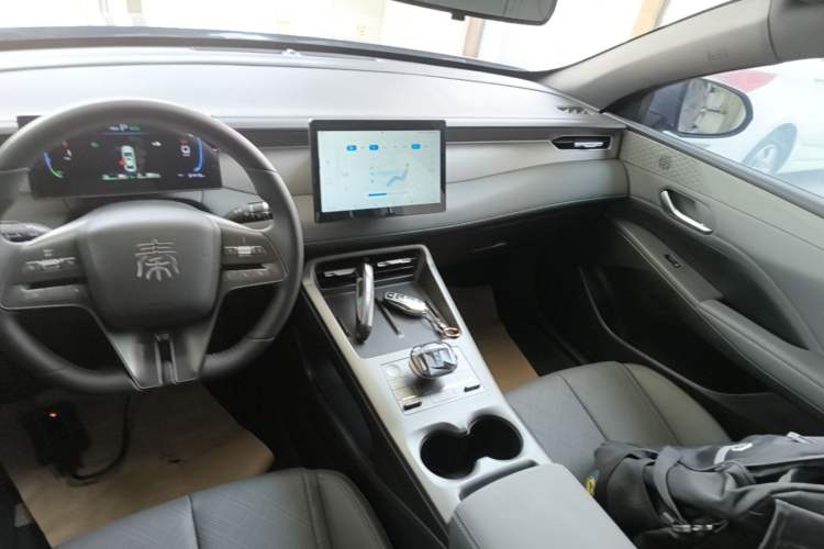 Used BYD Qin PLUS 2025 DM-i Smart Drive 55KM Leading Model Audio And AC Panel