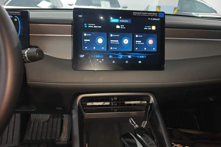 Used BYD Qin PLUS 2025 DM-i Smart Drive 55KM Leading Model Audio And AC Panel