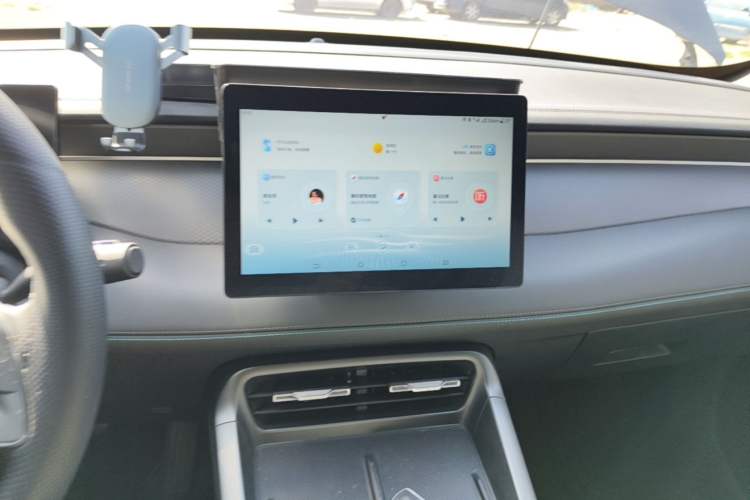 Used BYD Qin PLUS 2025 DM-i Smart Drive 55KM Leading Model Audio And AC Panel