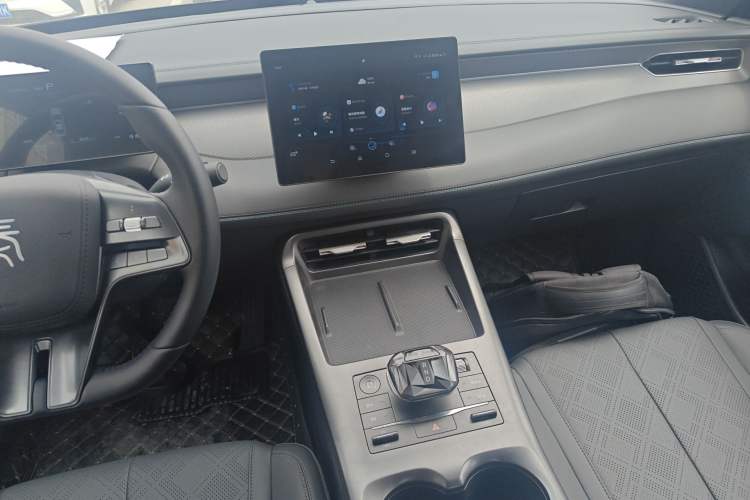 Used BYD Qin PLUS 2025 DM-i Smart Drive 55KM Leading Model Audio And AC Panel