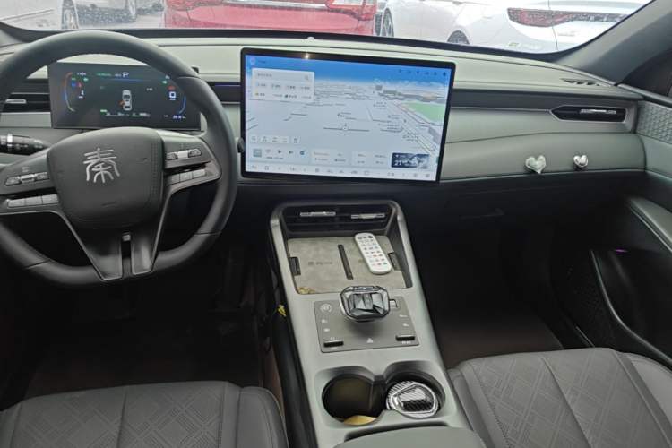 Used BYD Qin PLUS 2025 DM-i Smart Drive 55KM Leading Model Audio And AC Panel