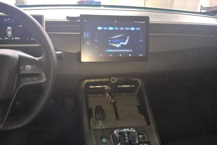 Used BYD Qin PLUS 2025 DM-i Smart Drive 55KM Leading Model Audio And AC Panel