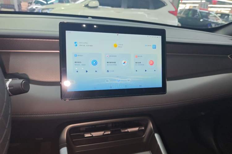 Used BYD Qin PLUS 2025 DM-i Smart Drive 55KM Leading Model Audio And AC Panel
