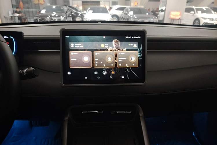 Used BYD Qin PLUS 2025 DM-i Smart Drive 55KM Leading Model Audio And AC Panel