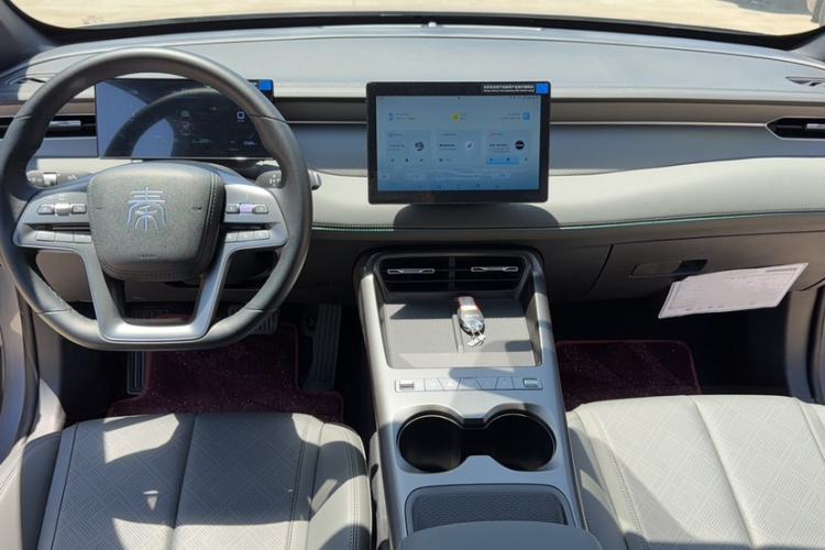 Used BYD Qin PLUS 2025 DM-i Smart Drive 55KM Leading Model Audio And AC Panel