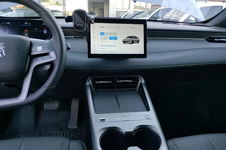 Used BYD Qin PLUS  Audio And AC Panel