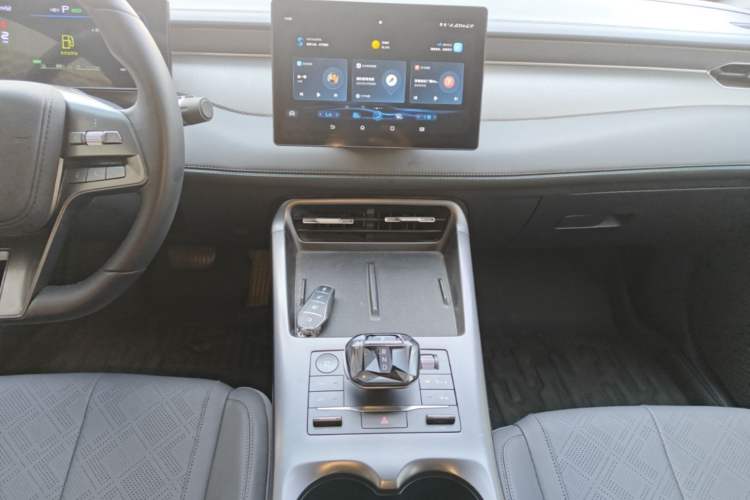 Used BYD Qin PLUS 2025 DM-i Smart Drive 55KM Leading Model Audio And AC Panel