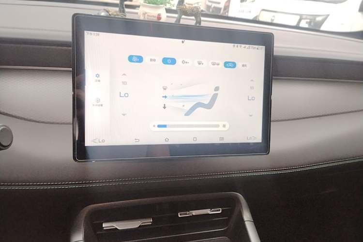 Used BYD Qin PLUS 2025 DM-i Smart Drive 55KM Leading Model Audio And AC Panel